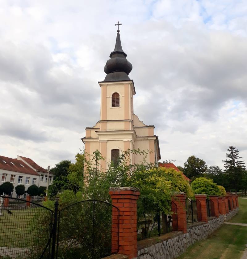 Szent Mihály templom_külső_Beremend.jpg